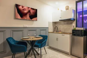 The Petite Suite with HOT TUB - Image 5
