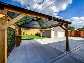 Beautiful home in Bridgeview! - Image 3