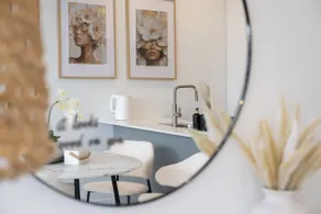 Chic 1BR with Pool, Near Canberra Hospital n Mall - Image 4