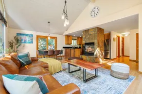 Bellevue Forest Haven Hideaway - Image 2