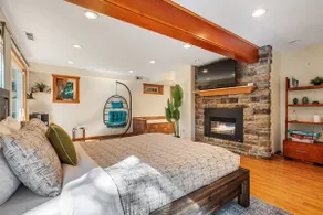 Bellevue Forest Haven Hideaway - Image 4