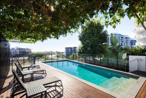 Lux 2BR Apt 5 Stars Hotel Pool Gym 10 min CBD - Image 3