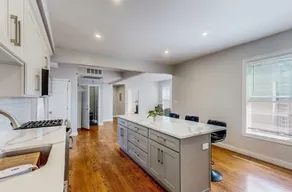 Modern Spacious | Sleeps15 | T Access+Free Parking - Image 3