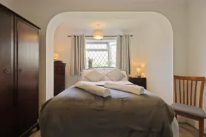 Peaceful 2-Bed Bungalow, Workspace & Garden - Image 4
