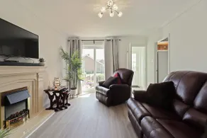 Peaceful 2-Bed Bungalow, Workspace & Garden - Image 2