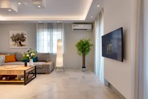 Spacious Modern 3BD Apartment - Image 2