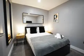 Quayside Stay | Walk to Liverpool ONE | Sleeps 8 - Image 3