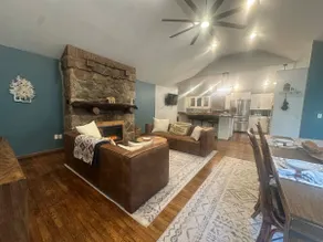 Beautiful Riverfront Home - Image 5
