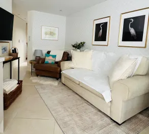 Apartment & parking, easy access to Brighton city - Image 3