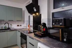 Modern & Cosy 2 Bedroom Flat - Image 5