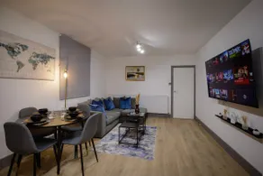 Modern & Cosy 2 Bedroom Flat - Image 2