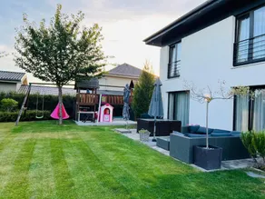 Luxury Prague House with Car - Image 3