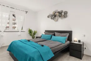 StayCozy Black Bike & Ski Apartment top location - Image 4
