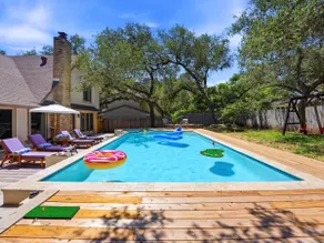 Glow House | Heated Pool + Hot Tub | Sleeps 12 - Image 2
