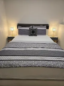 Comfy 2BR Suite Private Entrance + Parking Niagara - Image 2