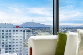 Sunny Woden Apt, Near Hospital, Mall w Parking - Image 4