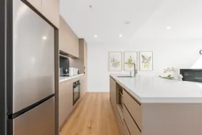 Sunny Woden Apt, Near Hospital, Mall w Parking - Image 3