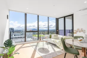 Sunny Woden Apt, Near Hospital, Mall w Parking - Image 2