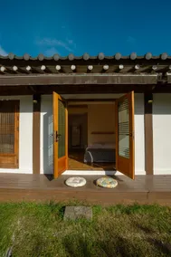 40 minutes from Gangnam, a hanok with a sunny yard and a yard that allows pets, Heedamjae. Each room has a separate toilet - Image 2