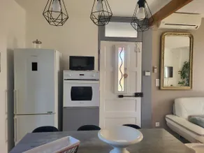 Comfortable house with relaxation area - Image 3