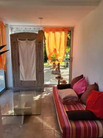 Comfortable house with relaxation area - Image 5