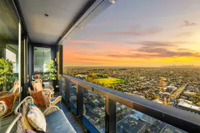 Highrise Luxury Penthouse City/Ocean/Mountain View - Image 5