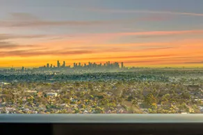 Highrise Luxury Penthouse City/Ocean/Mountain View - Image 2