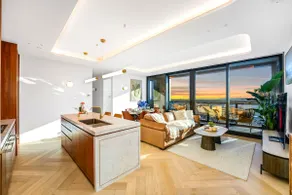 Highrise Luxury Penthouse City/Ocean/Mountain View - Image 4