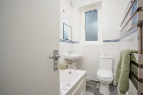 Group Stay 3BR Close to Hydro and SECC with Parking - Image 5