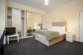 Group Stay 3BR Close to Hydro and SECC with Parking - Image 2
