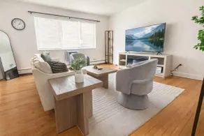 Comfy 2BR with Quick Access to Cafés & Roads - Image 4