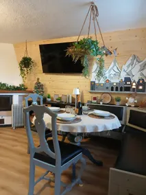 The Artist's Refuge – One min from the slopes - Image 2