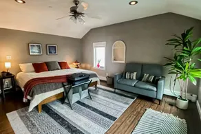 King Bed Suite! - Image 3