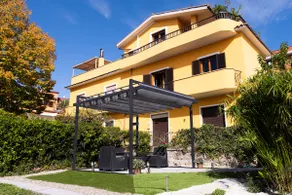 Yellow Oasis Escape Terrazza Panoramica Roma - Image 3