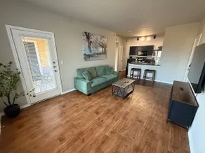 Stylish & Cozy Apt Home - Image 4
