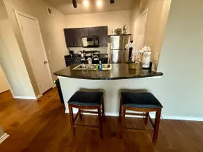 Stylish & Cozy Apt Home - Image 5