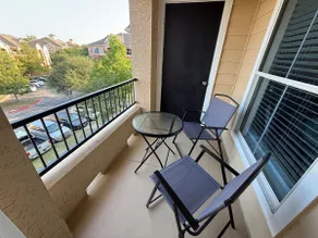 Stylish & Cozy Apt Home - Image 3
