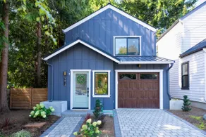 Modern Retreat |U-Village, Seattle Children's, UW - Image 2