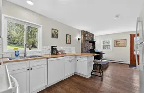 Private 5-Acre Farmhouse Retreat - Image 4
