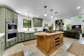 5BR/4BA Barndominium Near SDC, Branson, Table Rock - Image 3