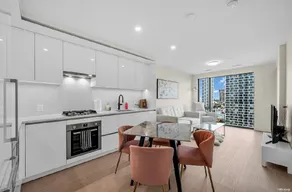 Bright 1B+1B Condo/Central - Image 4