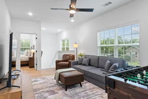 NEW Modern Biking & Golf Retreat+ Early Check-In! - Image 5