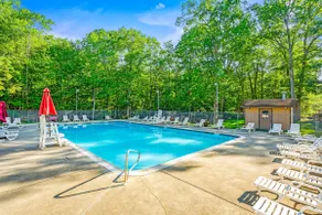 Private Yard, Playset: Family Home in Penn Estates - Image 5