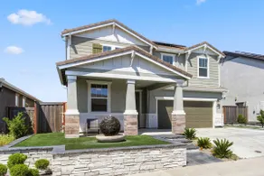 One Big and Beautiful House in Lincoln - Image 2