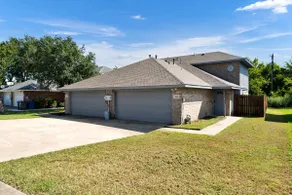 The Sunset Suite 3Bd|2Bath|Att Garage|Pvt Yard - Image 3