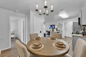 The Sunset Suite 3Bd|2Bath|Att Garage|Pvt Yard - Image 5
