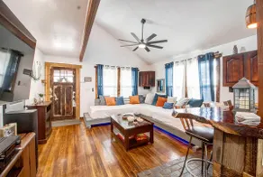 The Breakaway Cottage w Steam Room and Loft - Image 2