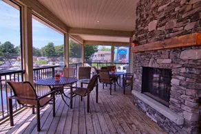 Muskoka Family Getaway -Pool Beach Kayaks Sleeps 6 - Image 4