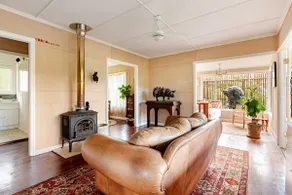 Sculptor's Cottage – Walk to Rainforest & Cafés - Image 5