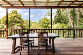 Sculptor's Cottage – Walk to Rainforest & Cafés - Image 3